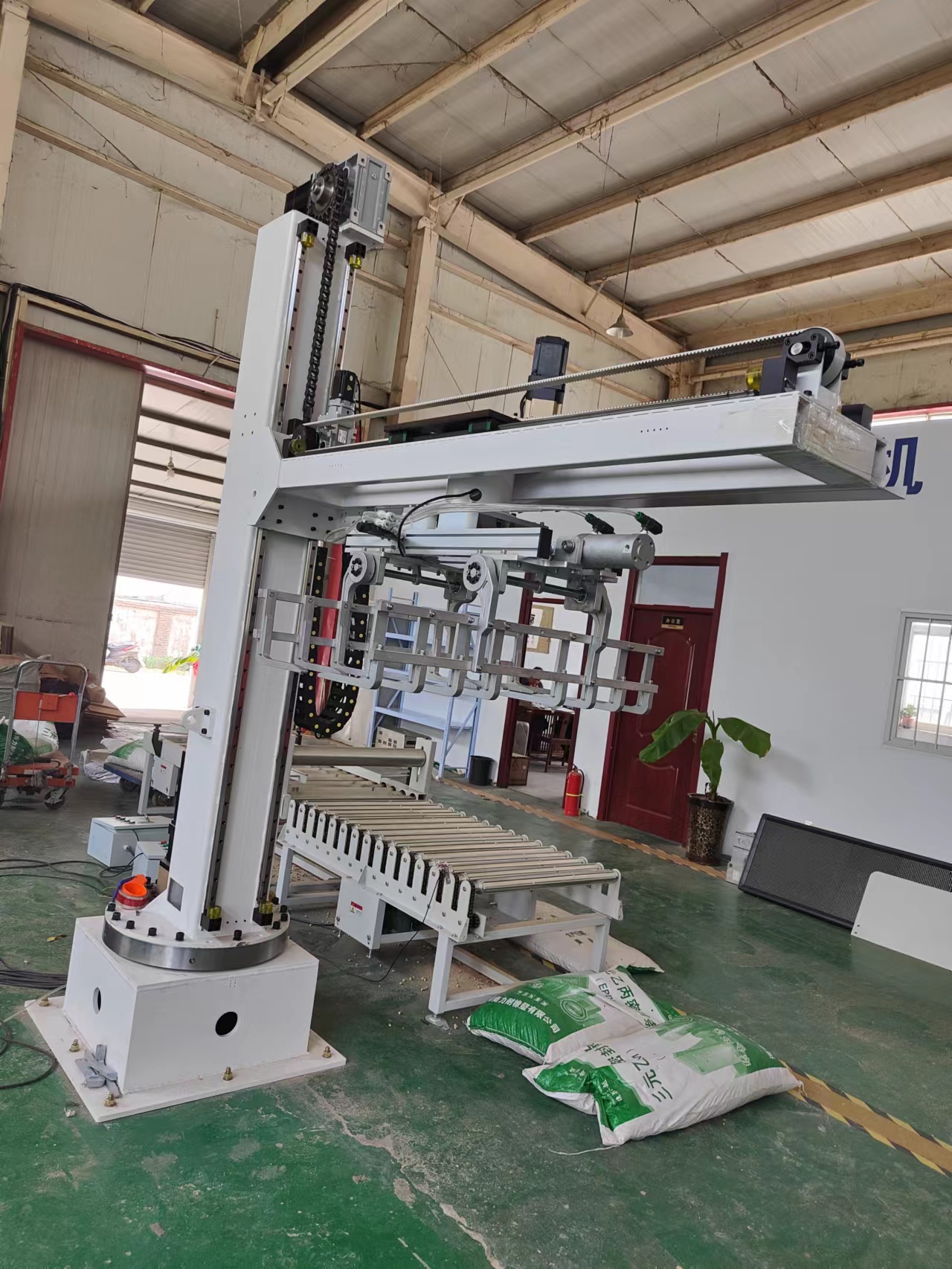 河南眾匯袋裝立柱式碼垛機器人 河南眾匯袋裝立柱式碼垛機器人